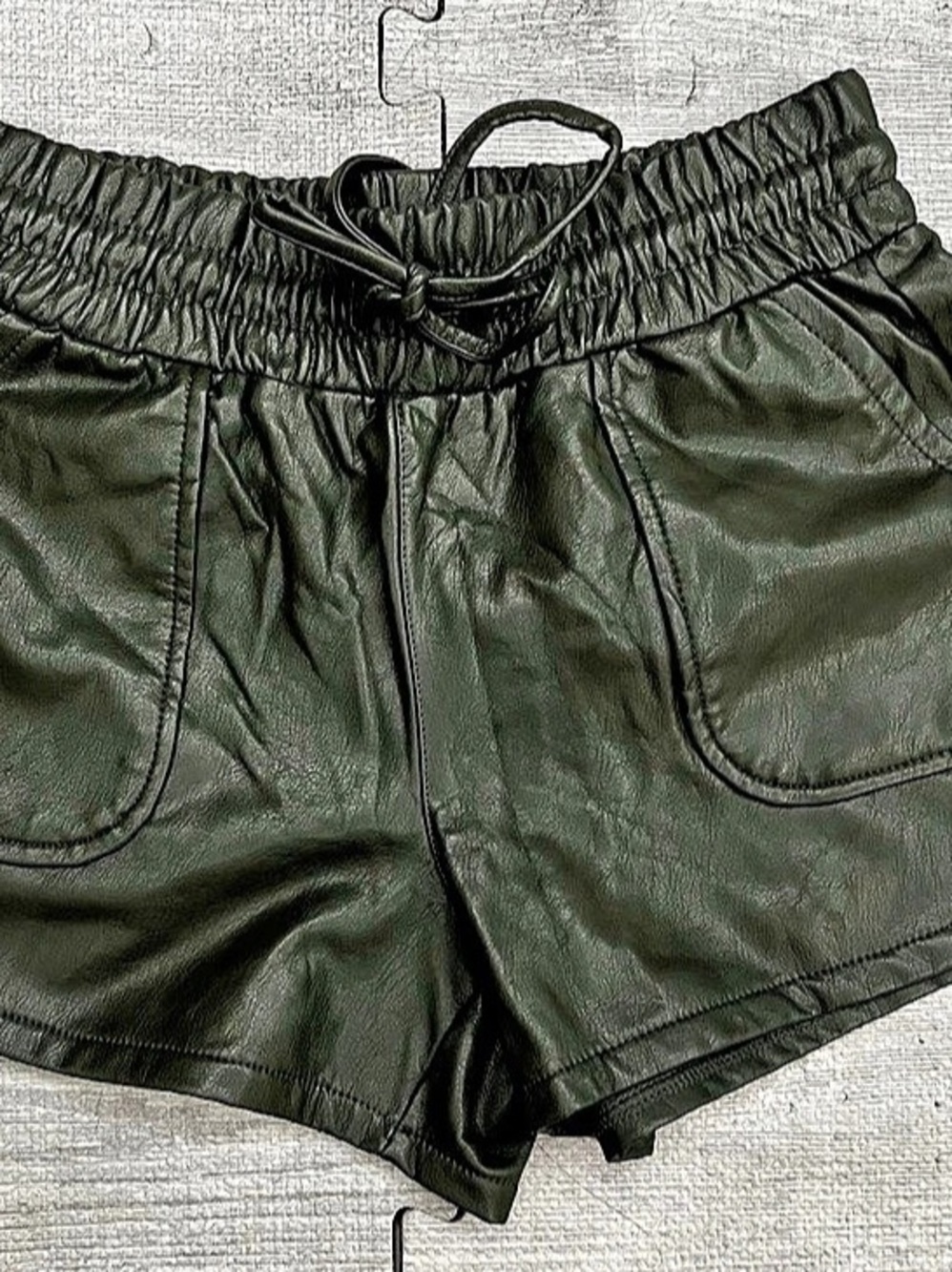 Incerely Jules High Waist Faux Leather Shorts in Green Size XS